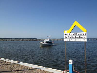 Klassenfahrtenfuchs - Klassenfahrt Darßer Boddenküste - Stadthafen Barth