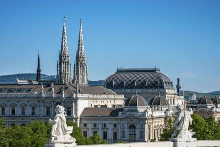 Klassenfahrtenfuchs - Klassenfahrt Wien - Votivkirche & Universität Wien