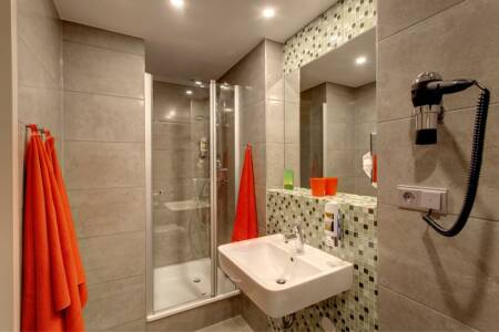 Meininger Hotel Amsterdam City West Bad mit DU+WC