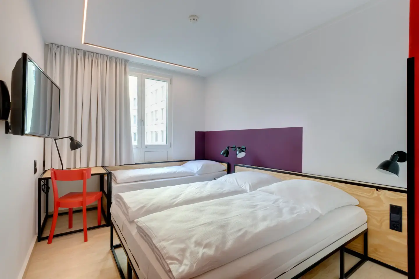 Klassenfahrt Leipzig - Dreibettzimmer mit Doppelbett und Einzelbett