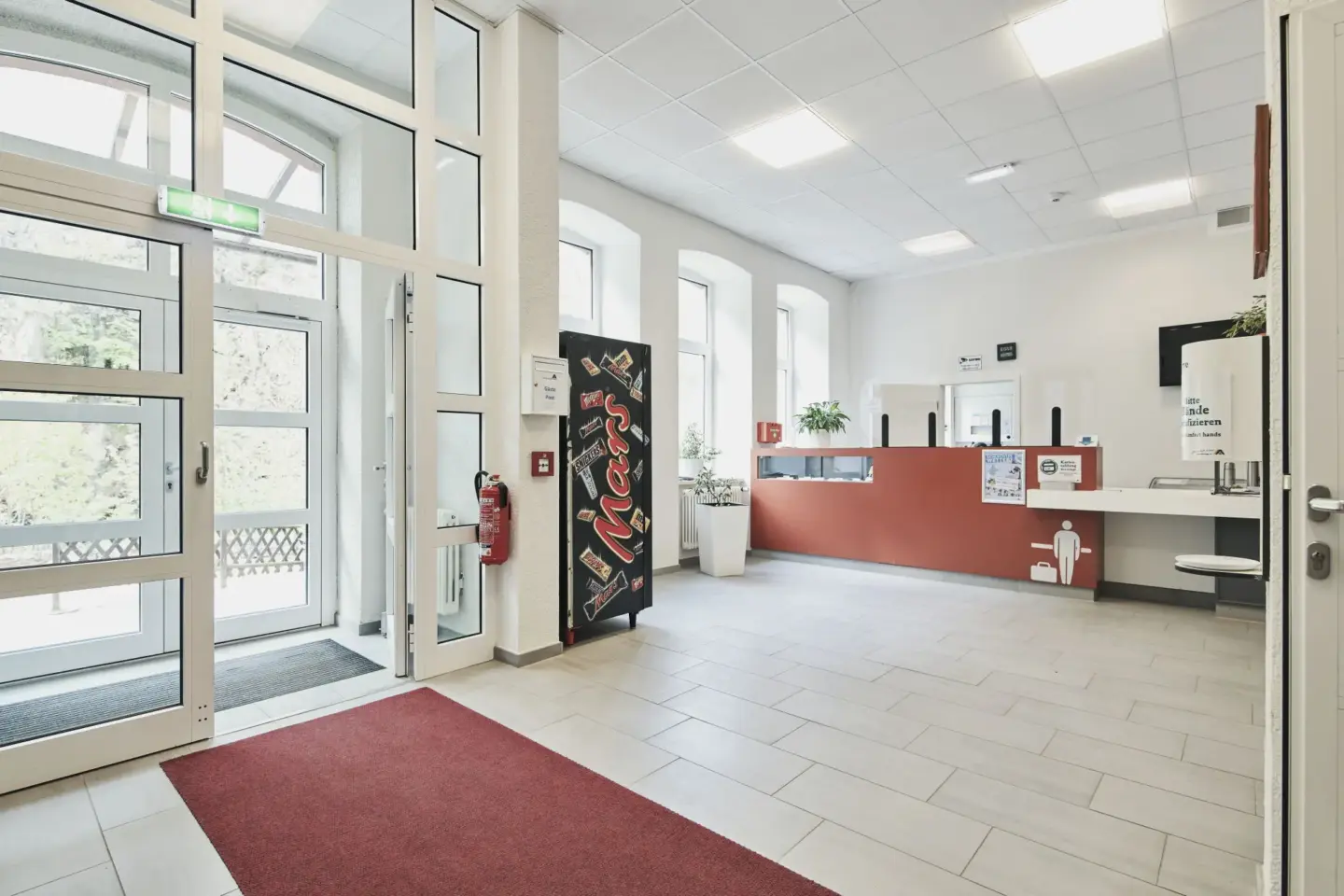 Klassenfahrt Thale - Rezeption mit Tresen