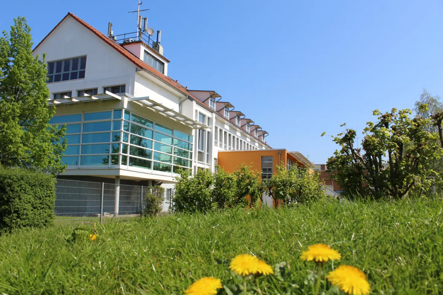 Klassenfahrt Greifswald - Außenansicht vom Majuwi