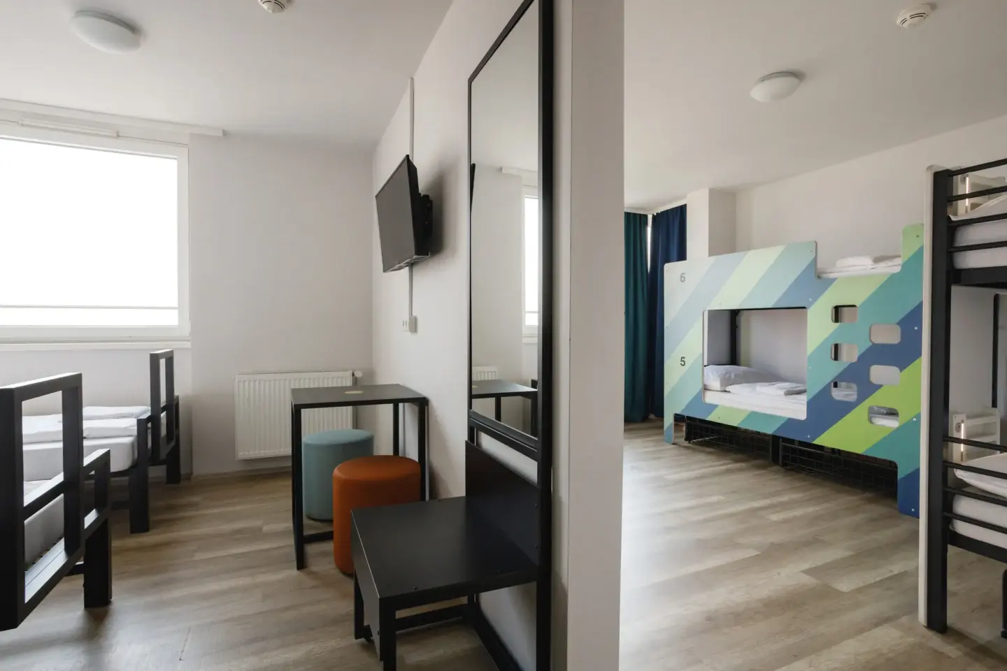 Klassenfahrt Prag - Mehrbettzimmer mit Einzelbetten und Doppelstockbetten