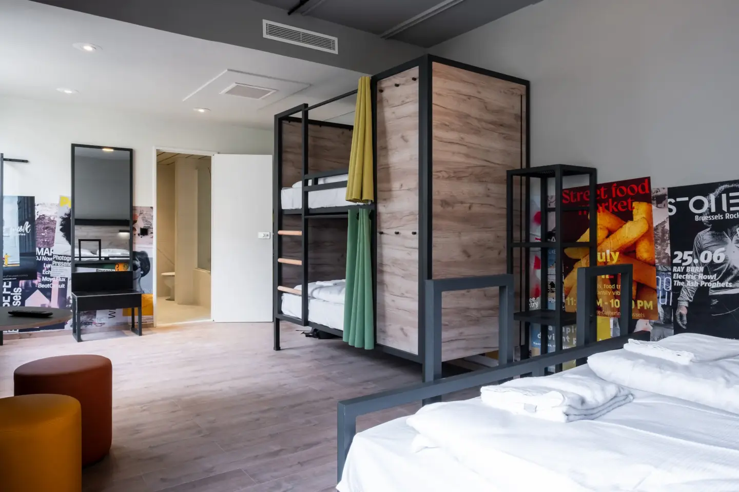 Klassenfahrt Brüssel - Vierbettzimmer mit Doppelbett und Doppelstockbett