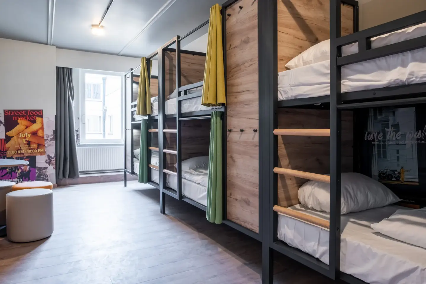Klassenfahrt Brüssel - Sechsbettzimmer mit drei Doppelstockbetten