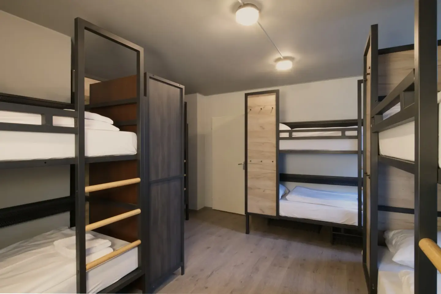 Klassenfahrt München - Sechsbettzimmer mit drei Doppelstockbetten