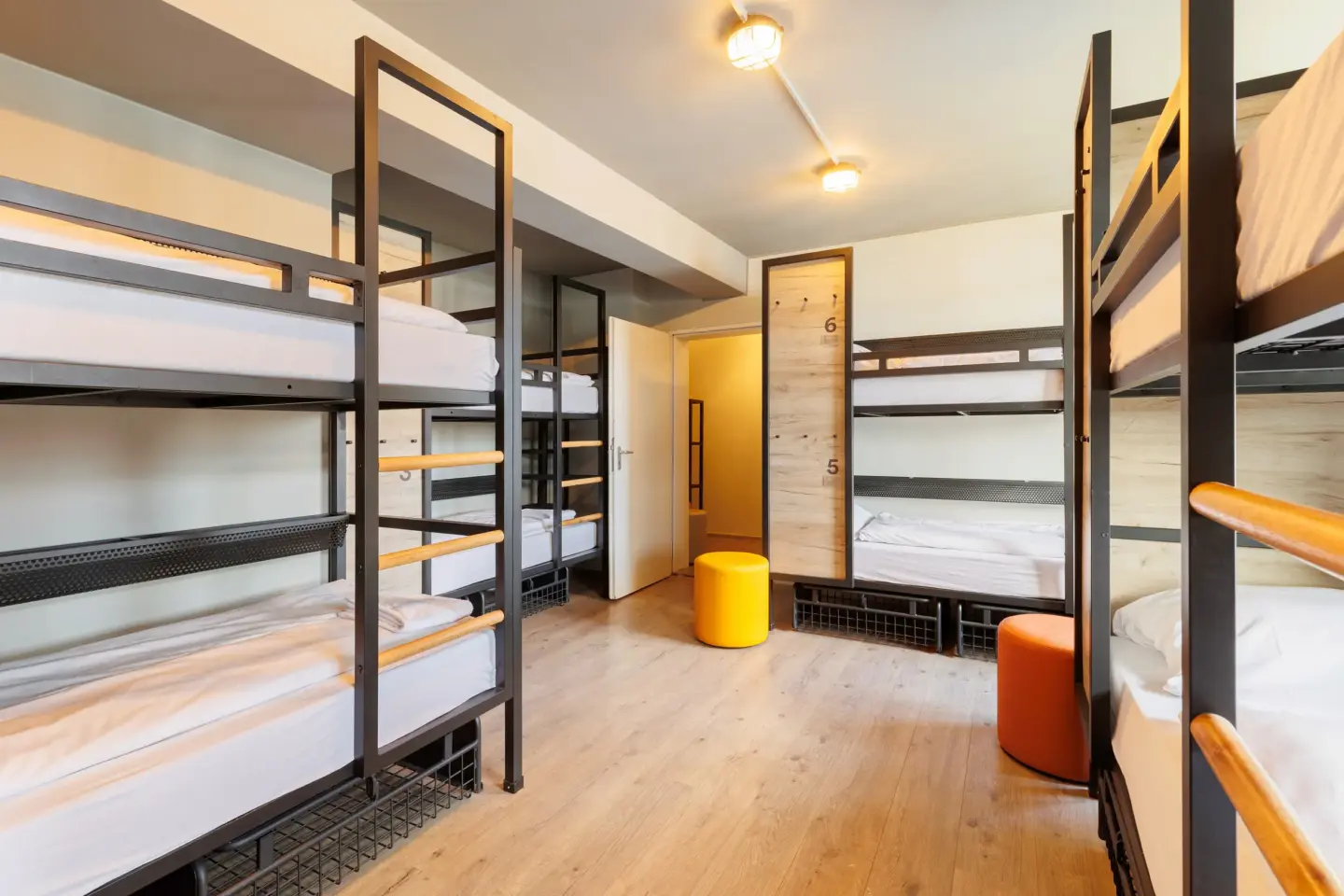 Klassenfahrt München - Achtbettzimmer mit vier Doppelstockbetten
