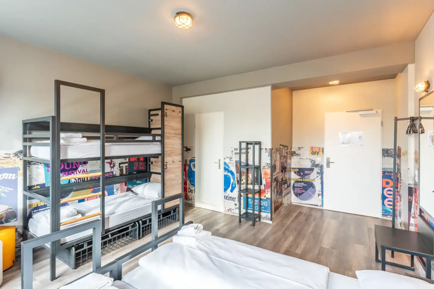 Klassenfahrt München - Vierbettzimmer mit Doppelbett und Doppelstockbett