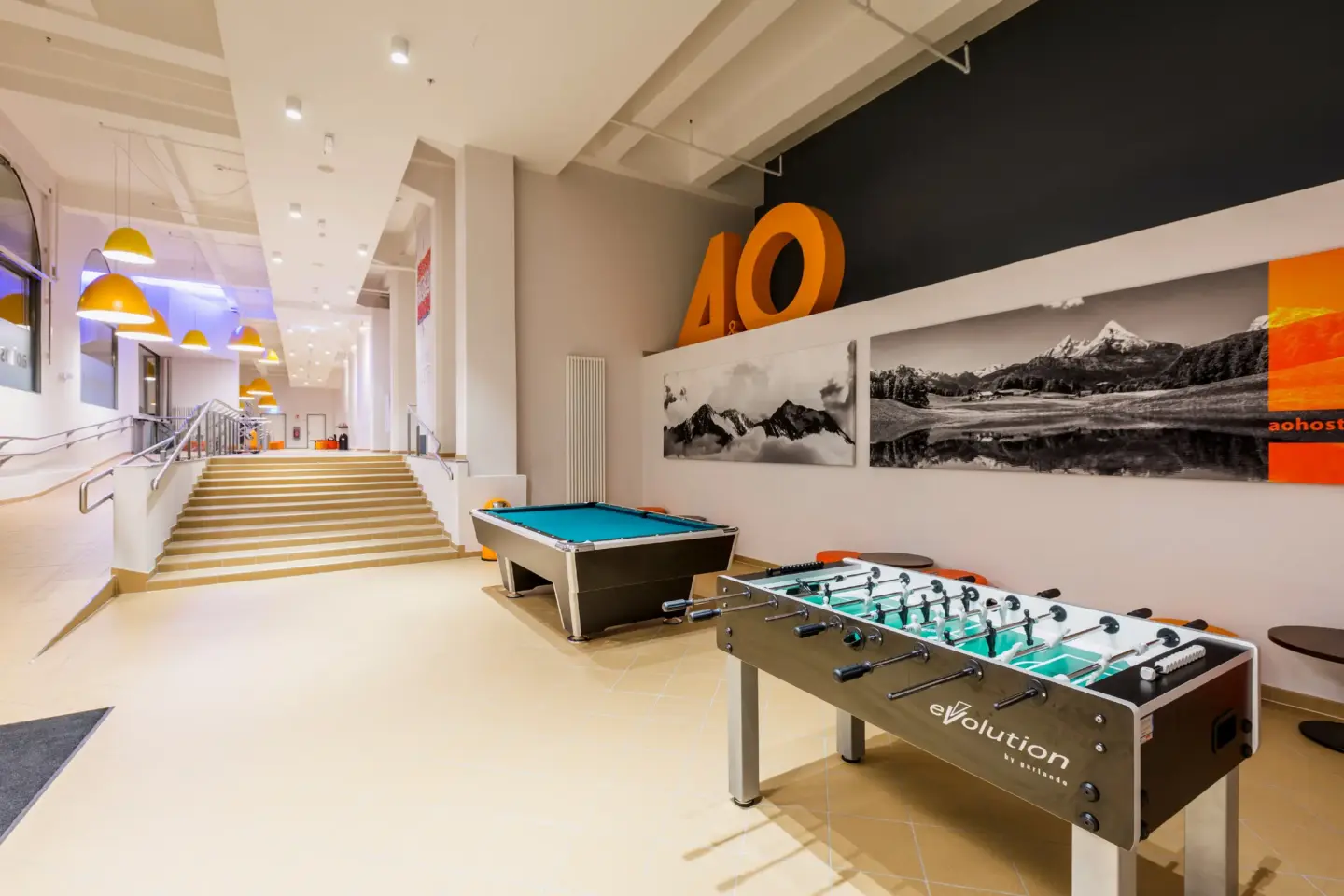 Klassenfahrt Salzburg - Aufenthaltsbereich mit Billard und Tischkicker