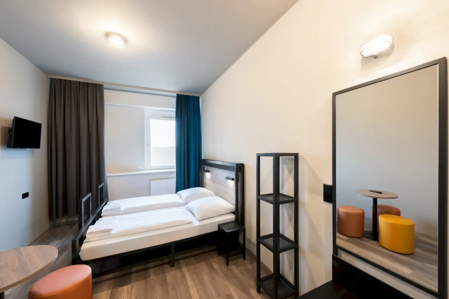 Klassenfahrt Stuttgart - Zweibettzimmer mit Doppelbett