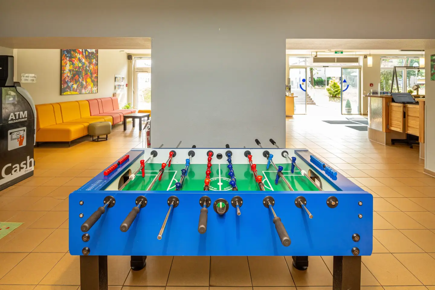 Klassenfahrt Weimar - Lobby mit Kickertisch