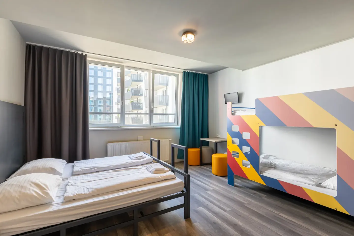 Klassenfahrt Wien - Vierbettzimmer mit Doppelbett und Doppelstockbett