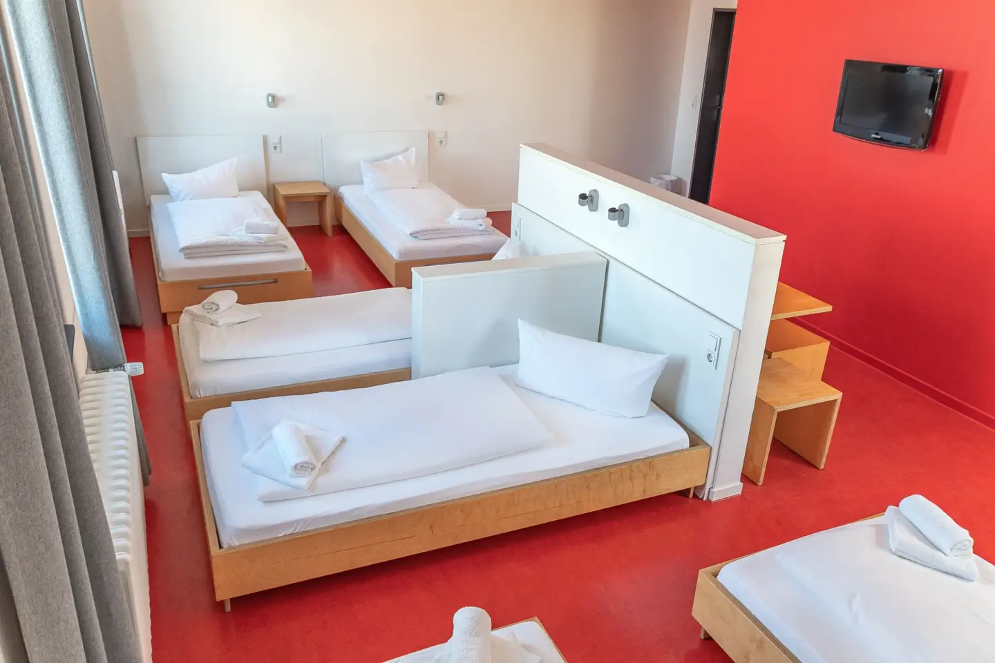 Klassenfahrt Bremerhaven - Mehrbettzimmer mit sechs Einzelbetten