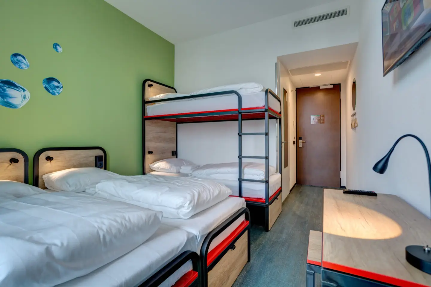 Klassenfahrt Amsterdam - modernes Mehrbettzimmer