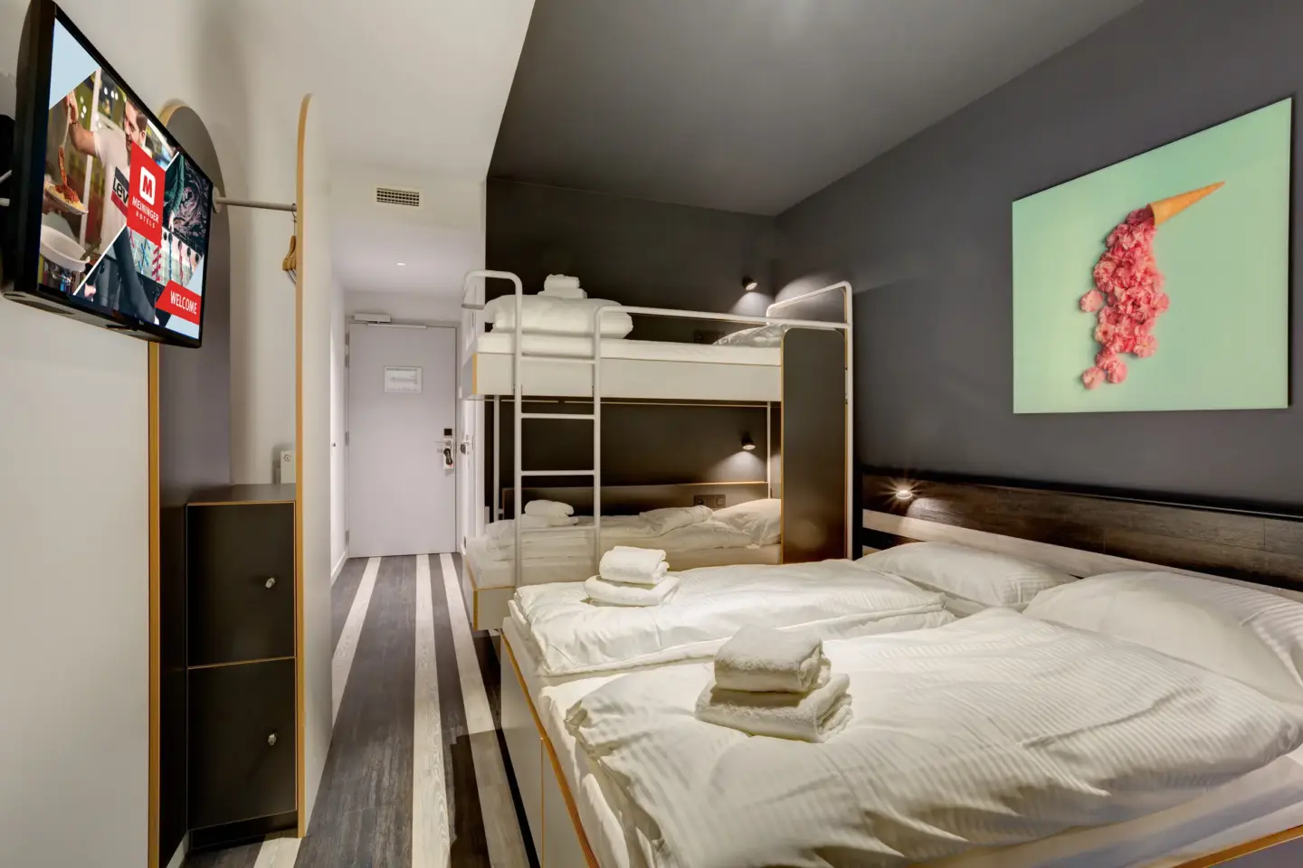 Klassenfahrt Brüssel - Vierbettzimmer mit Doppelbett und Doppelstockbett