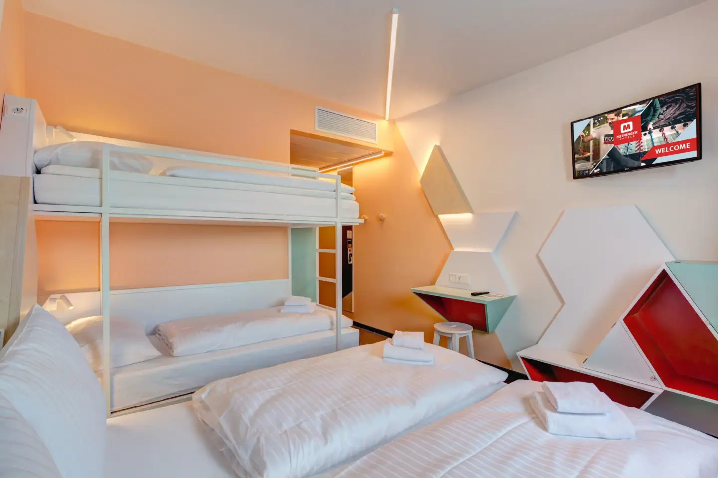 Klassenfahrt Heidelberg - Vierbettzimmer mit Doppelbett und Doppelstockbett