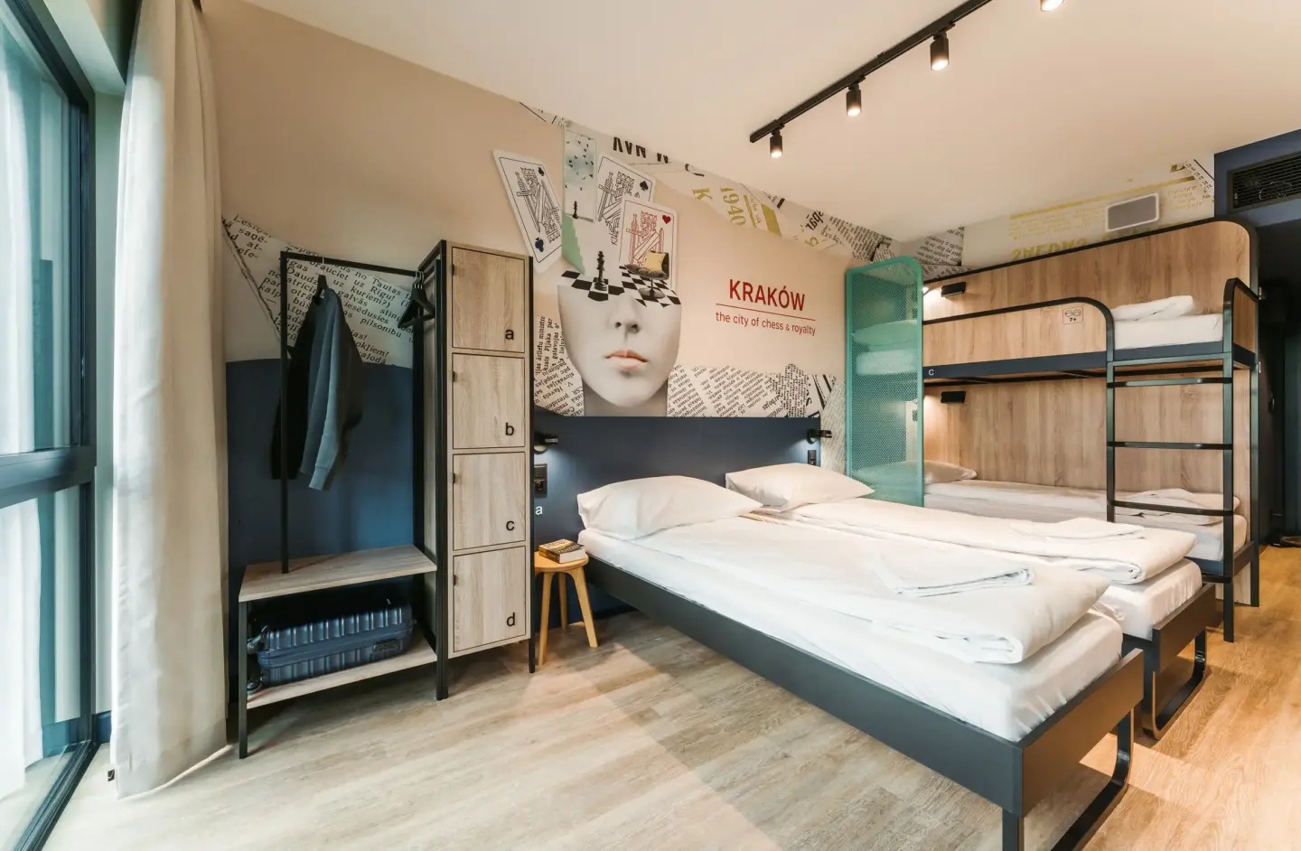 Klassenfahrt Krakau - Vierbettzimmer mit zwei Einzelbetten und Doppelstockbett