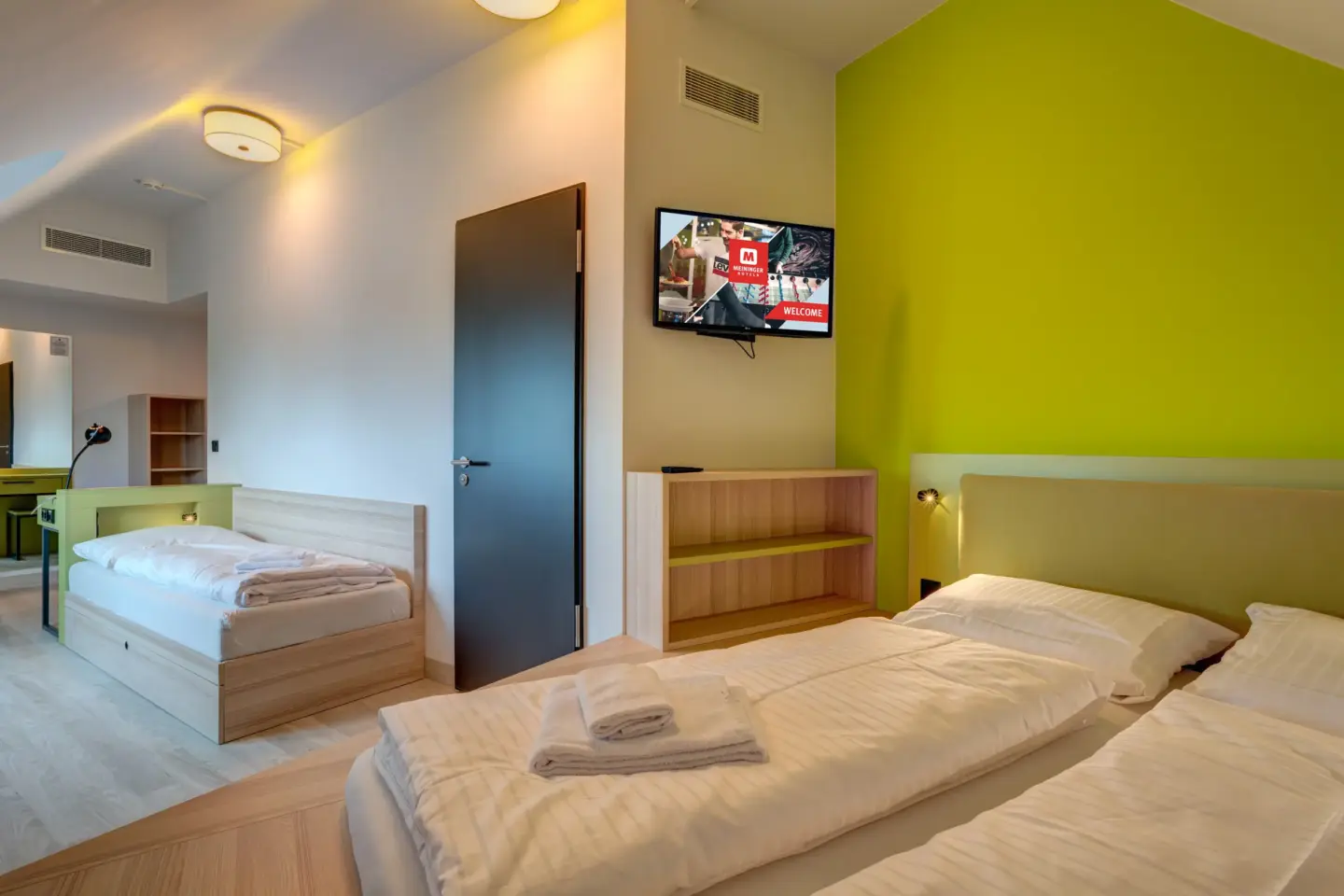 Klassenfahrt München - Dreibettzimmer mit Doppelbett und Einzelbett