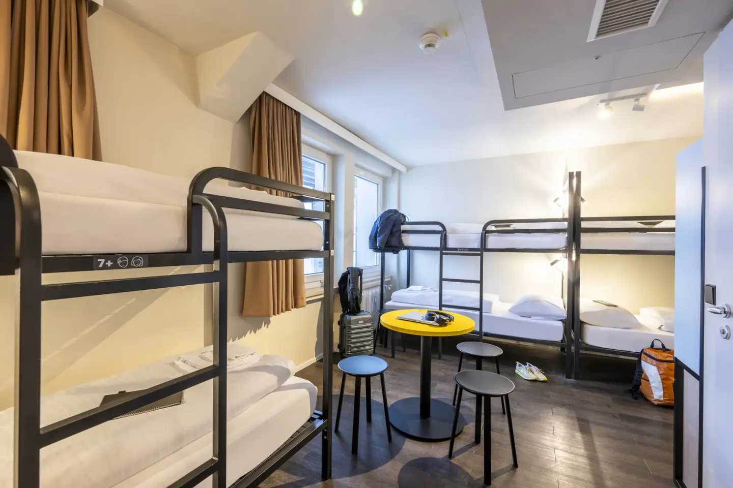 Klassenfahrt München - Sechsbettzimmer mit drei Doppelstockbetten