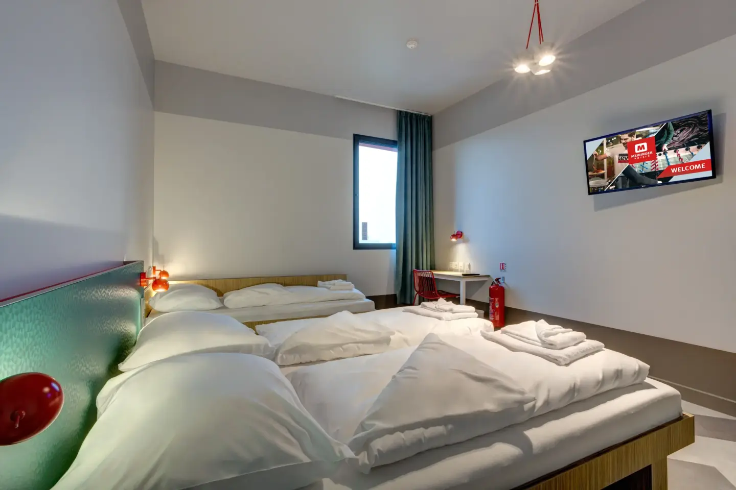 Klassenfahrt Paris - Dreibettzimmer mit Doppelbett und Einzelbett