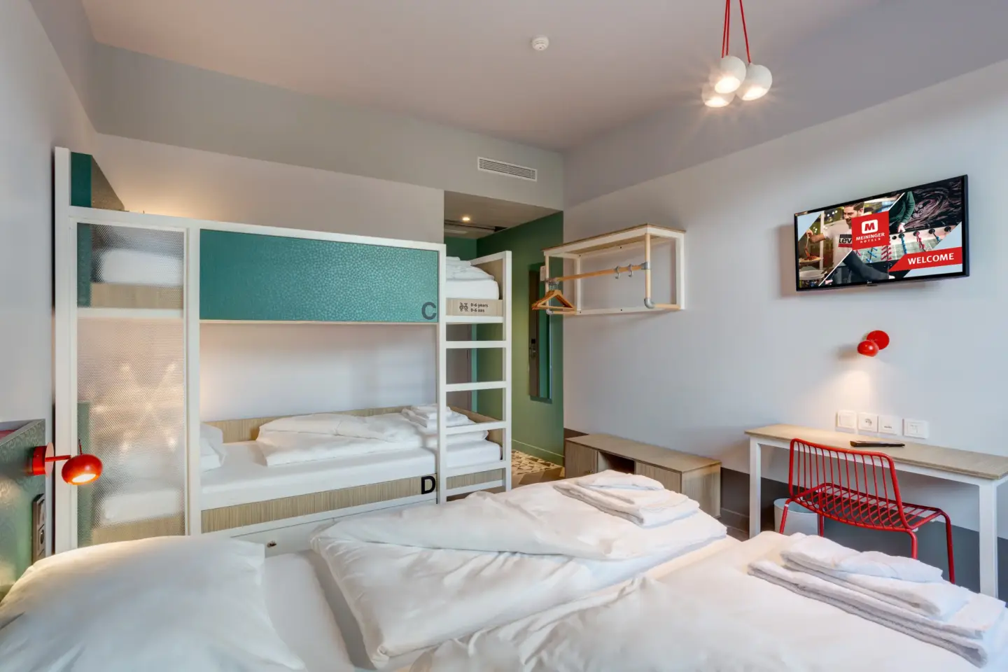 Klassenfahrt Paris - Vierbettzimmer mit Doppelbett und Doppelstockbett