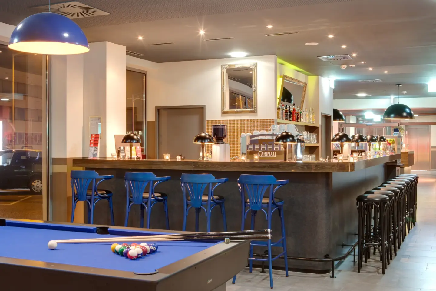 Klassenfahrt Salzburg - Bar mit Billardtisch