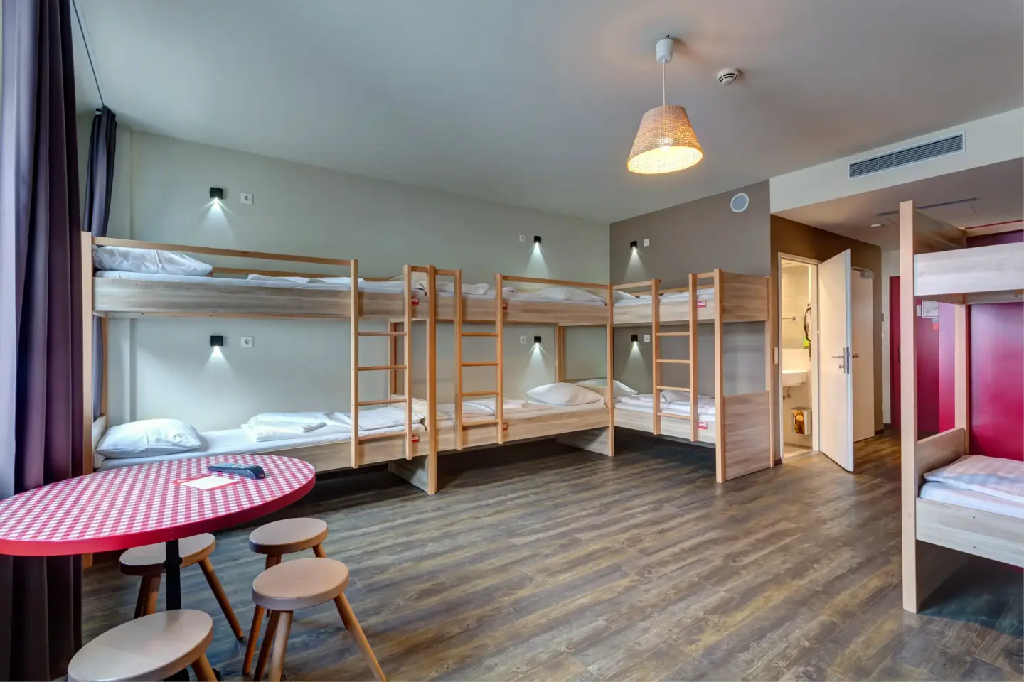 Klassenfahrt Salzburg - Mehrbettzimmer mit Doppelstockbetten