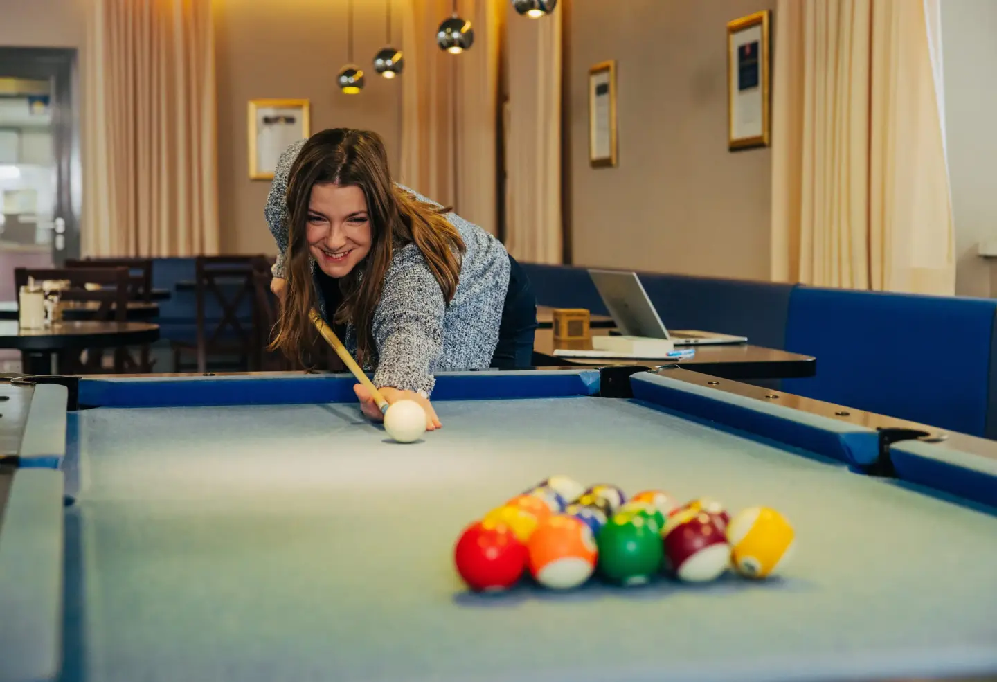 Klassenfahrt Wien - Game Zone mit Billardtisch