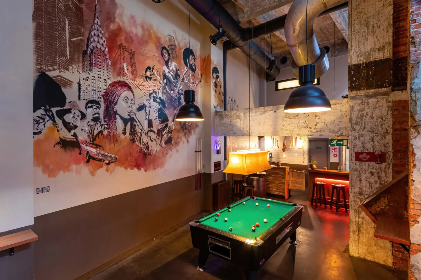 Klassenfahrt Brüssel - Bar mit Billardtisch