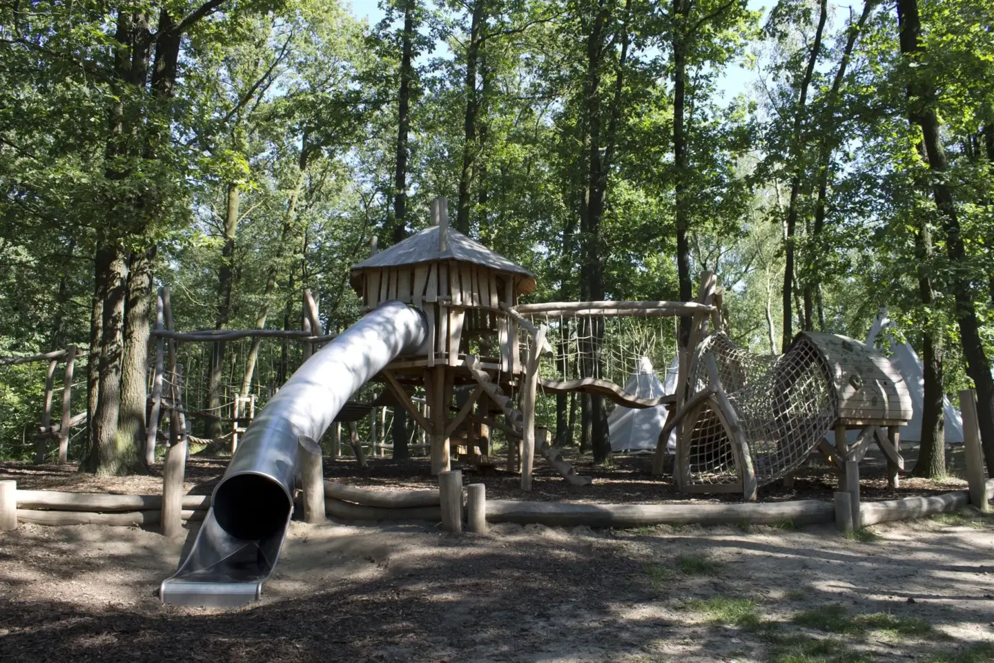 Klassenfahrt Grethen - Abenteuerspielplatz mit Kletterelementen und Rutsche