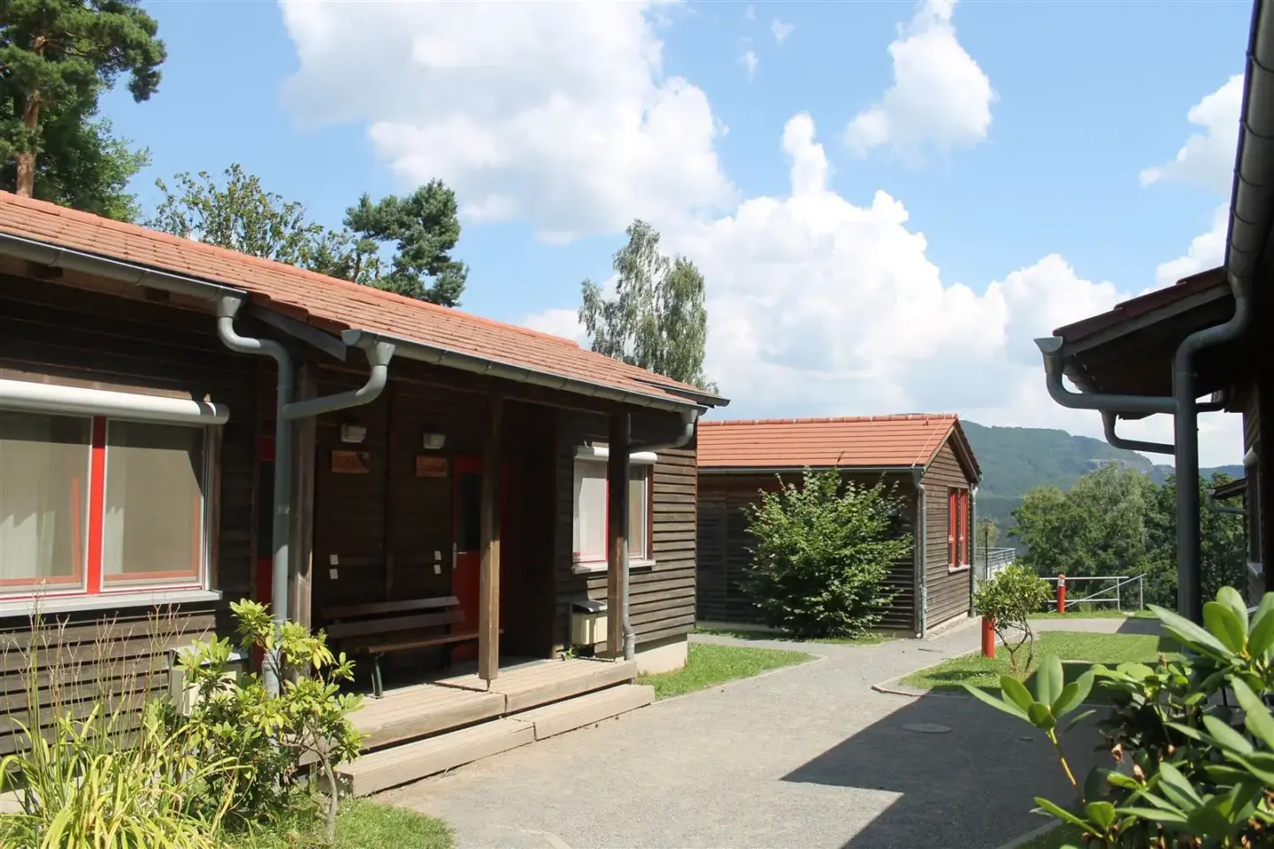 Klassenfahrt Sächsische Schweiz - Bungalows stehen nebeneinander