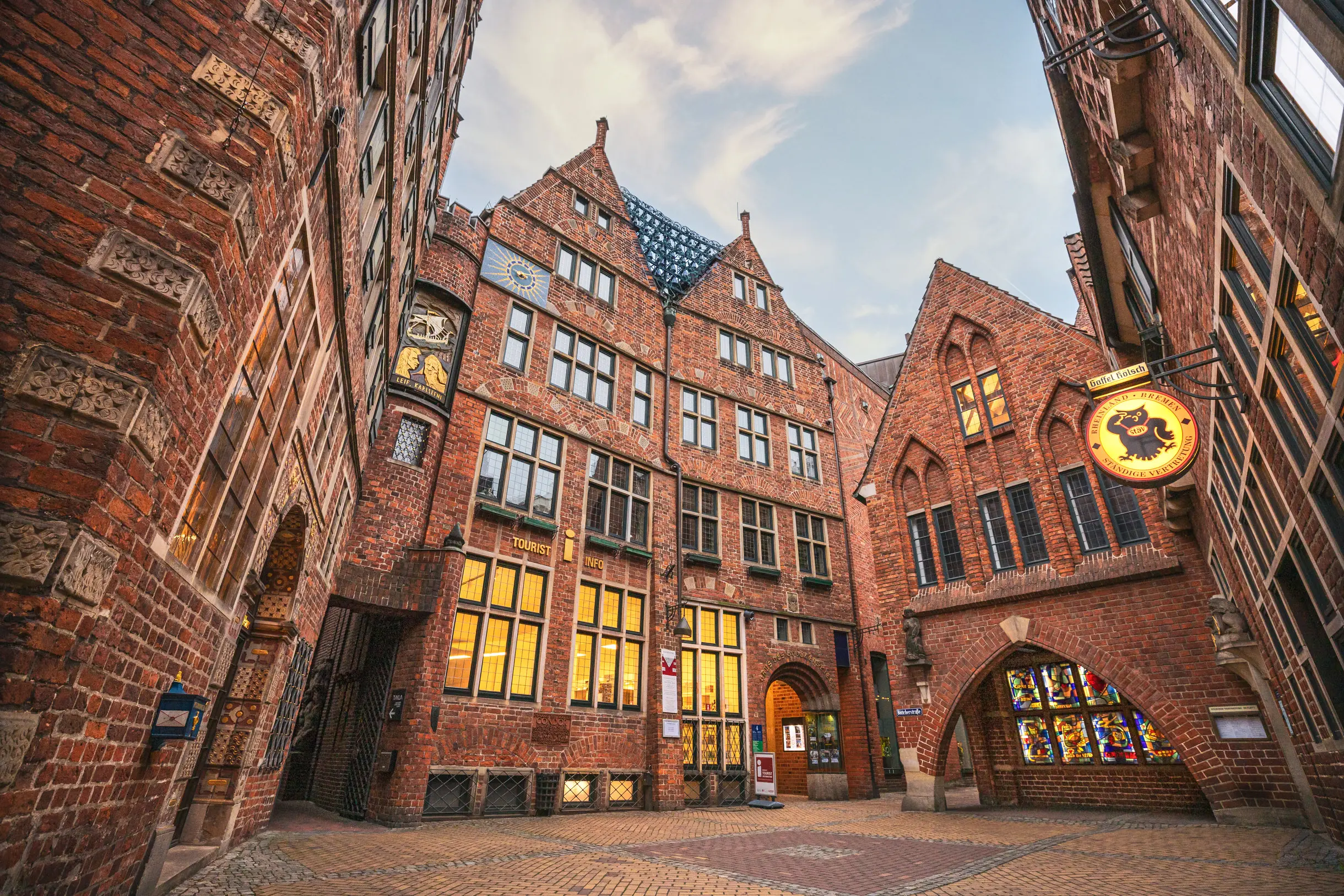 Klassenfahrt nach Bremen - Backsteinhäuser in der Bremer Böttcherstraße