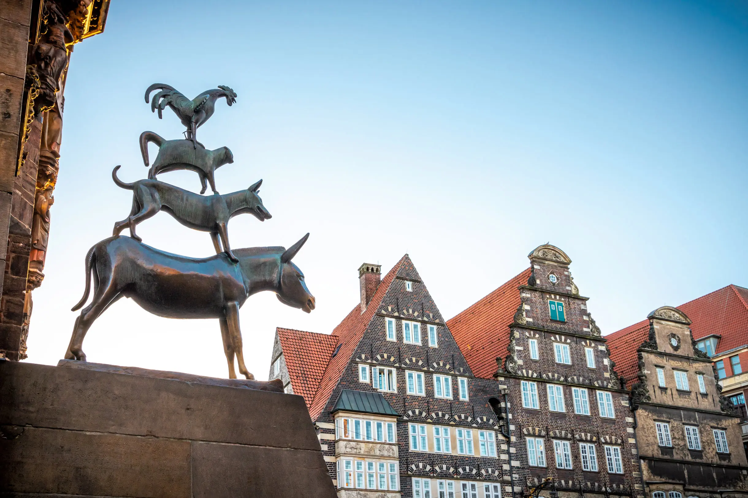 Klassenfahrt nach Bremen - Die Bremer Stadtmusikanten am Dom.