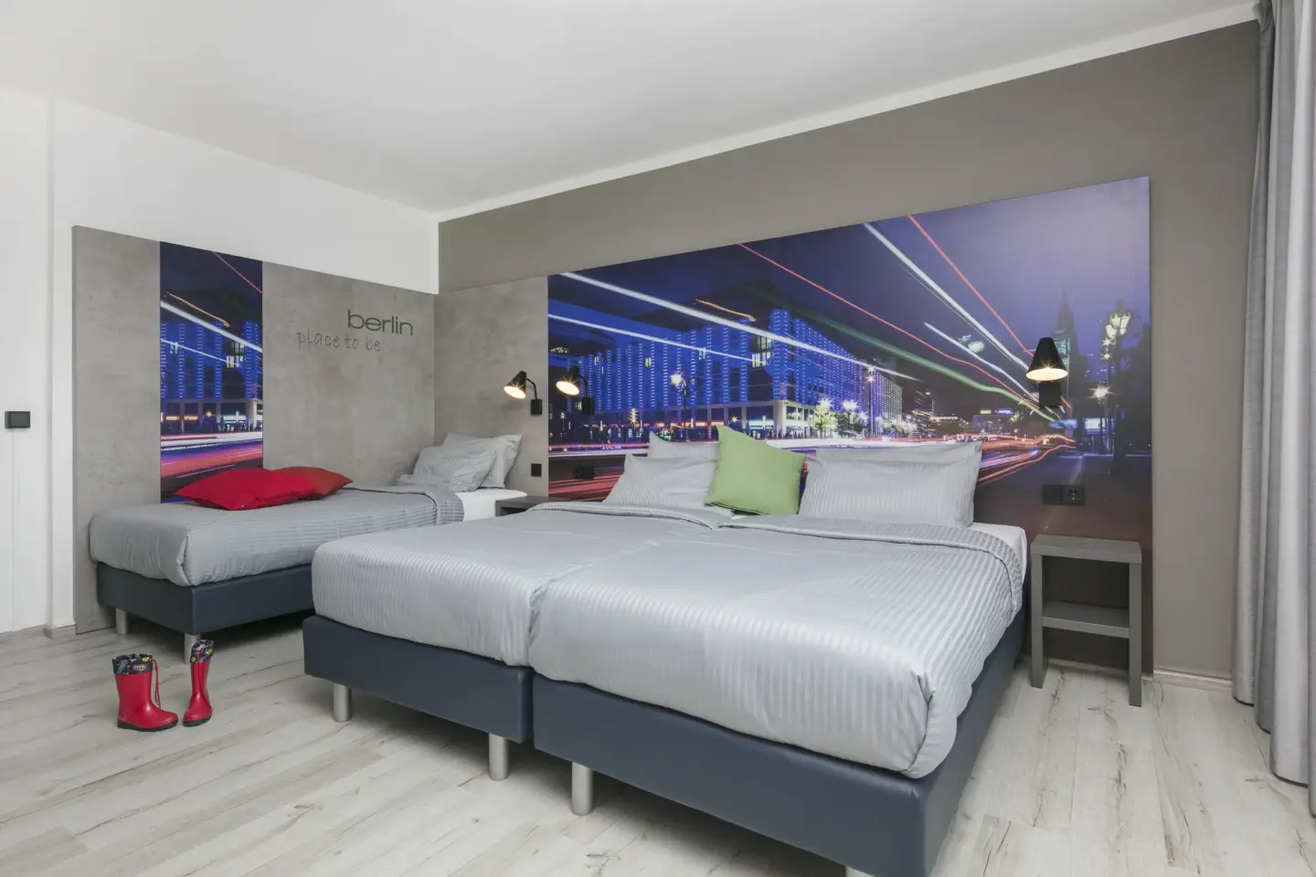 Klassenfahrt Berlin - Dreibettzimmer mit drei Einzelbetten
