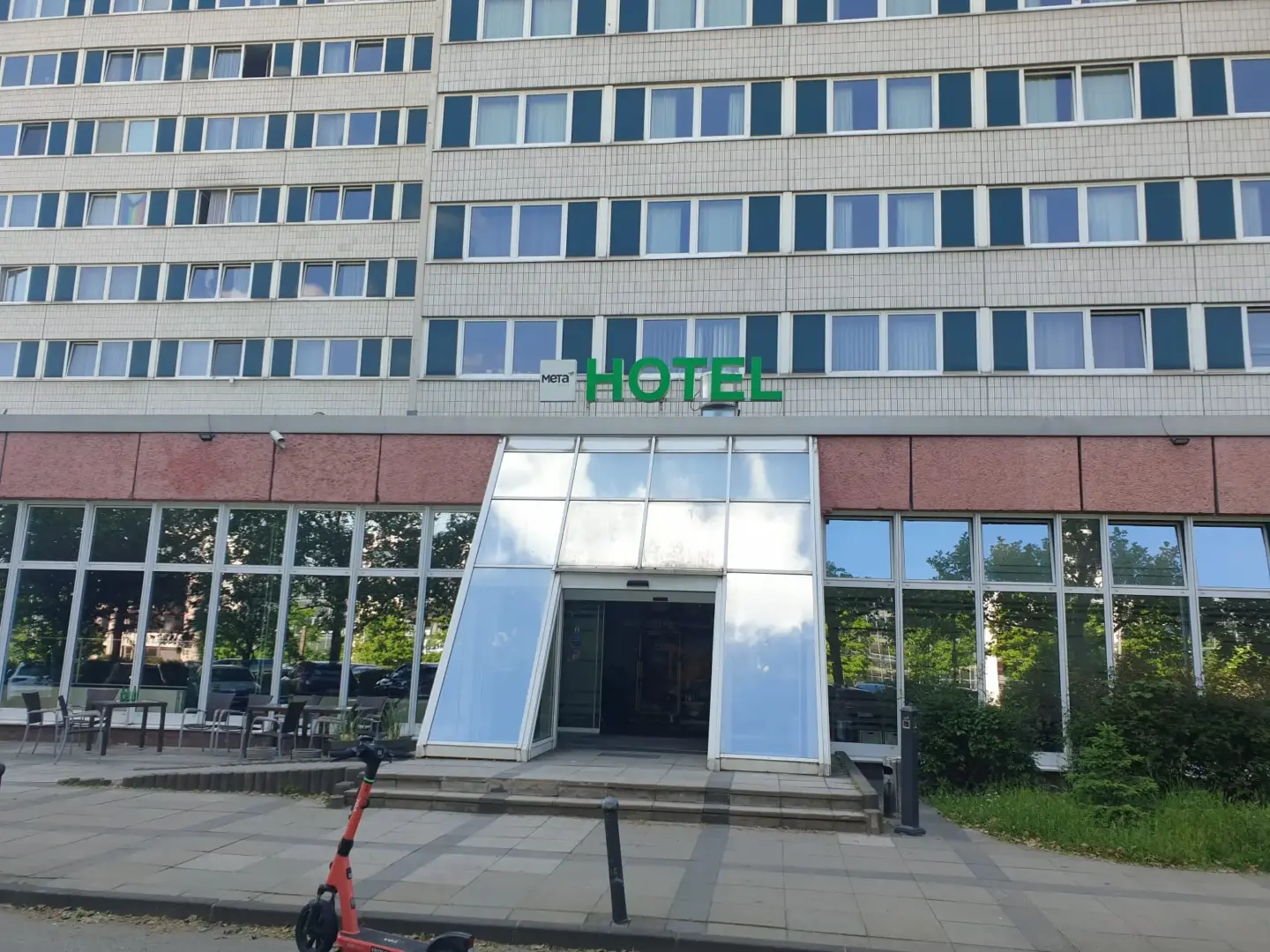 Klassenfahrt Berlin - Außenansicht mit Eingangsbereich
