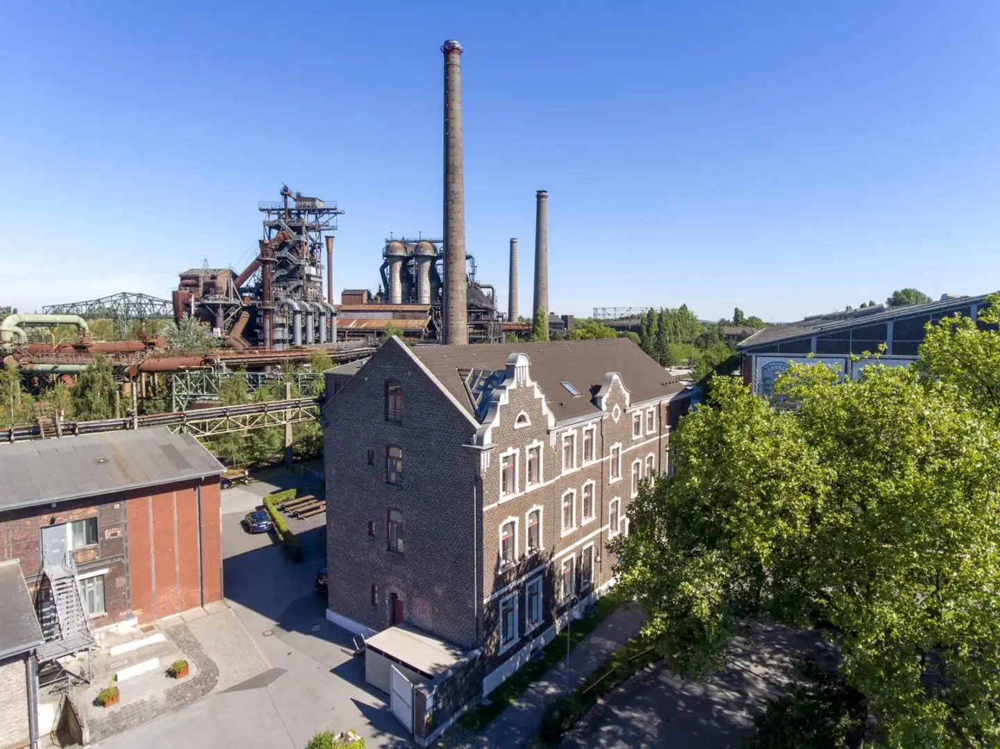 Klassenfahrt Duisburg - Außenansicht des Hostels von oben