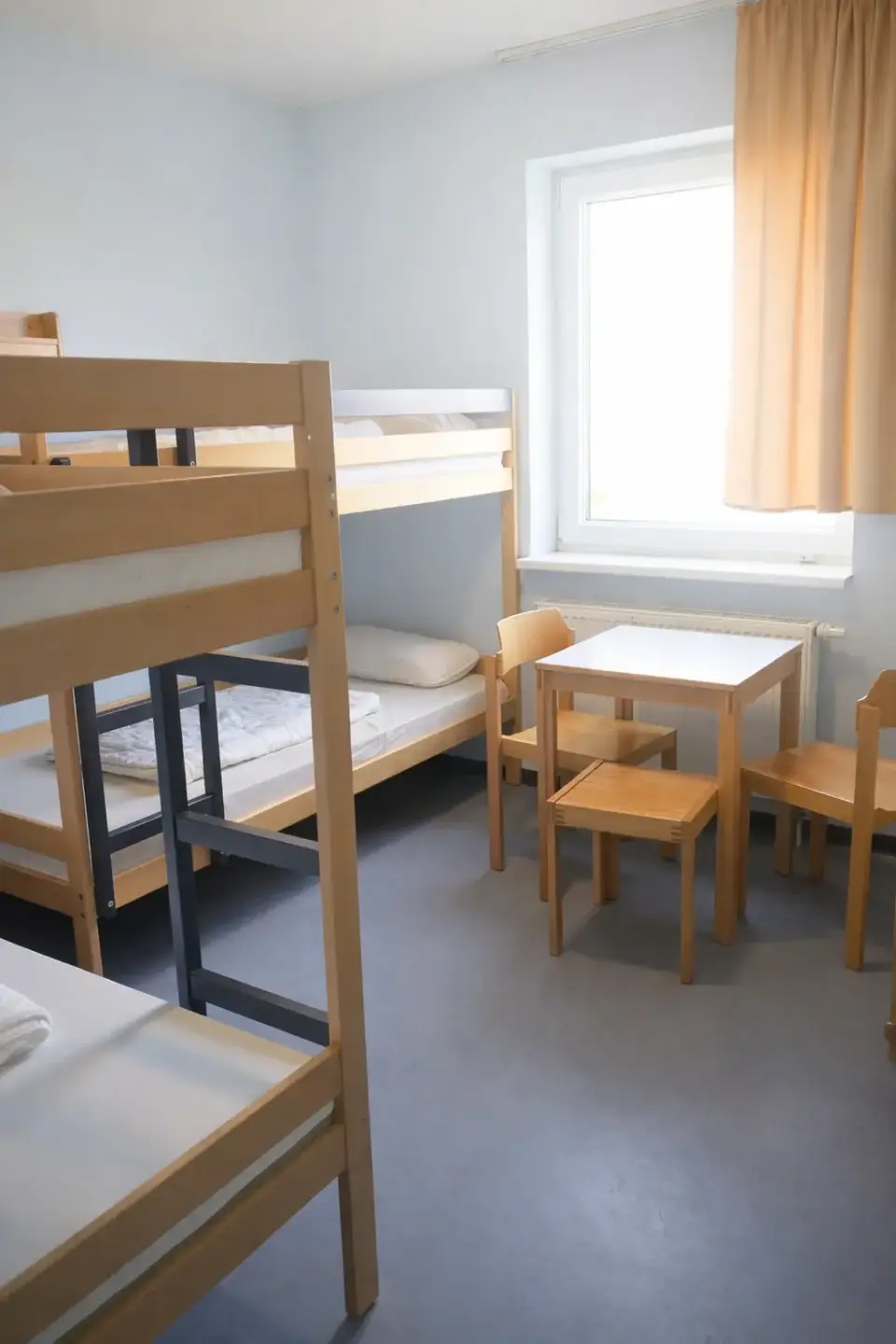Klassenfahrt Potsdam - Mehrbettzimmer mit zwei Doppelstockbetten