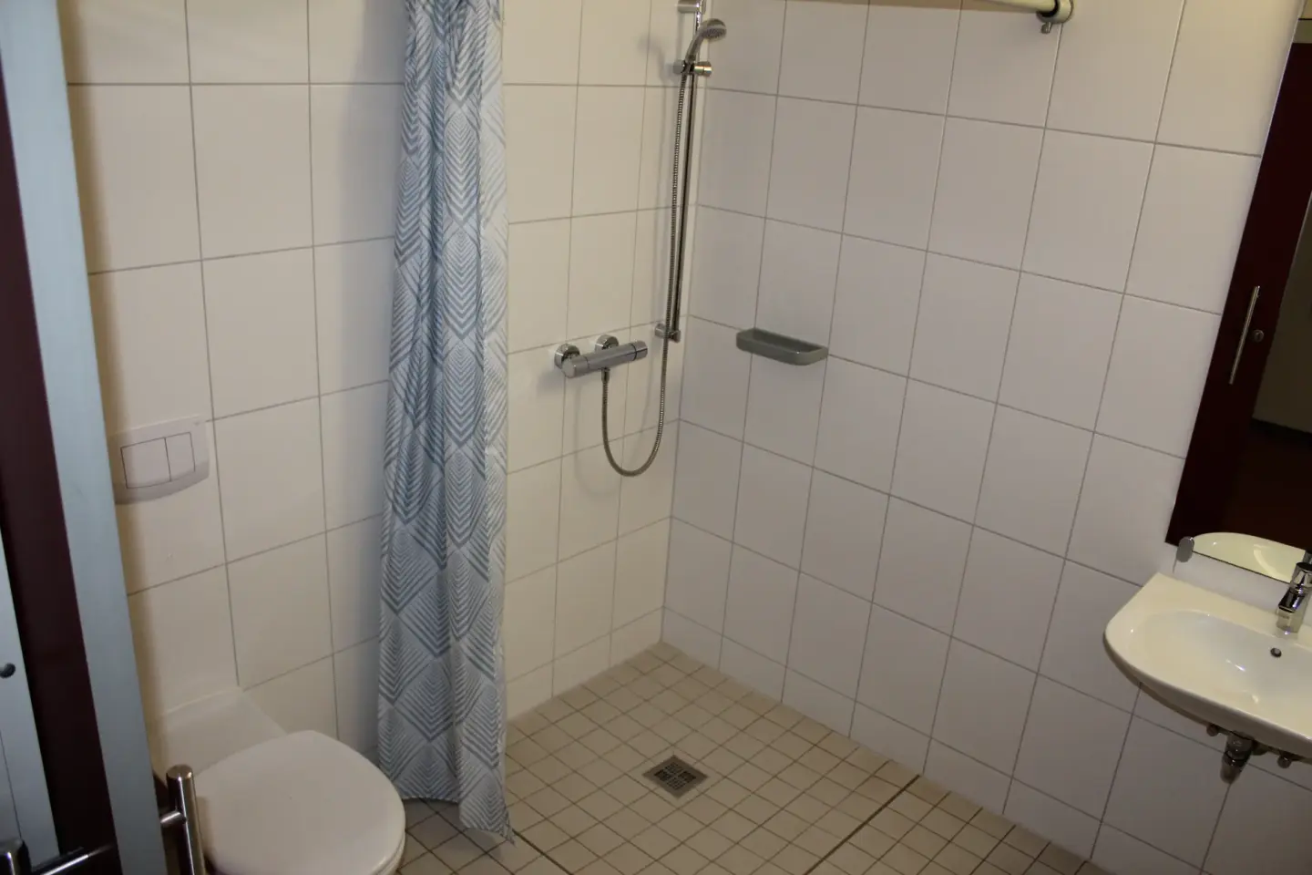 Klassenfahrt Nordhausen - Badezimmermit Dusche, WC und Waschbecken
