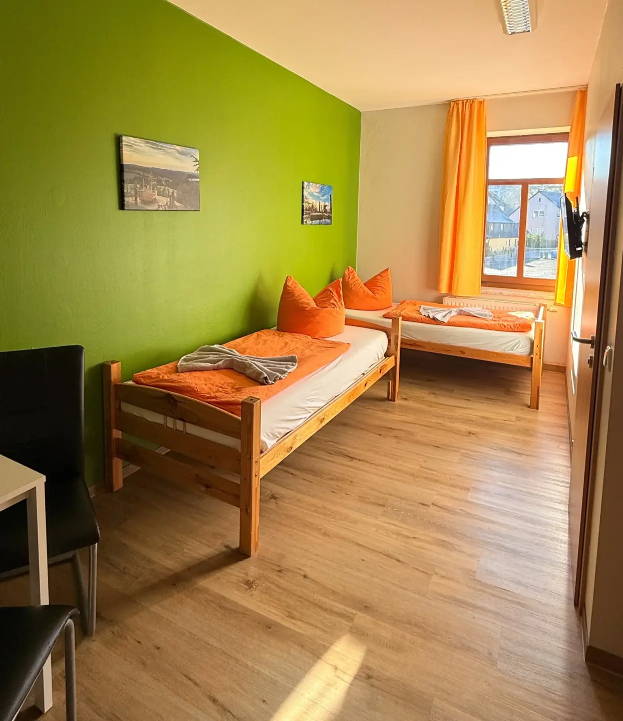 Klassenfahrt Eibenstock - sonniges Zimmer mit zwei Einzelbetten