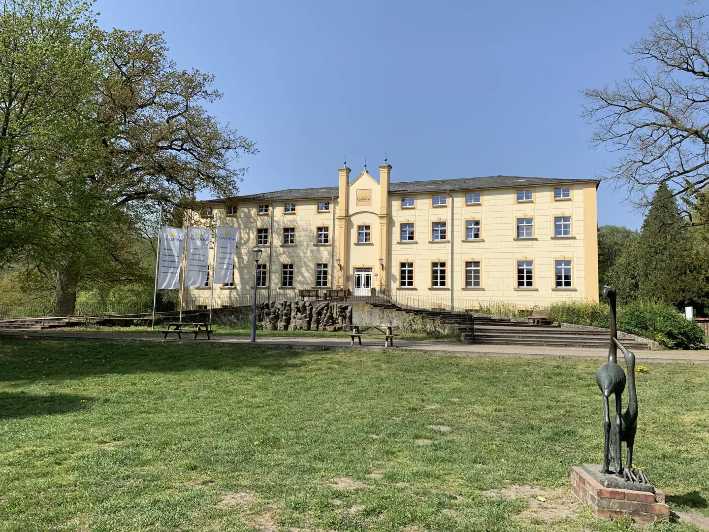 Klassenfahrt Gadow - Schloss Gadow in der Sonne