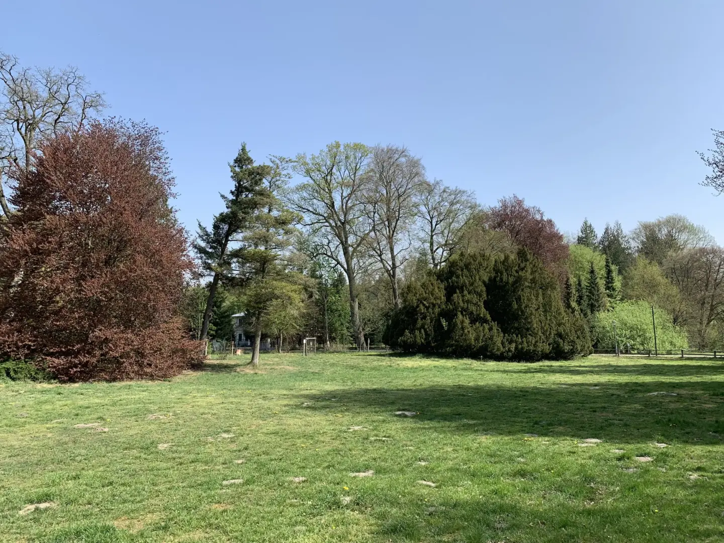 Klassenfahrt Gadow - grüne Wiese auf dem Außengelände