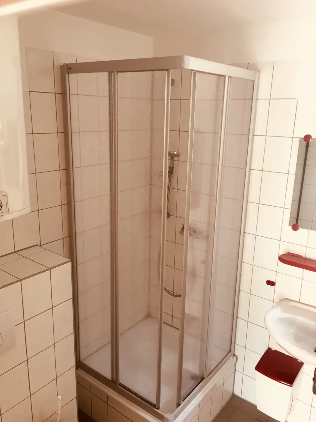 Klassenfahrt Sächsische Schweiz - Bad mit Eckdusche und Waschbecken